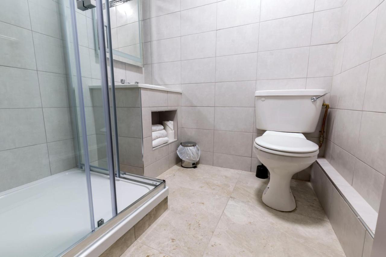 Ivy Tower Hotel Castlebar Bagian luar foto